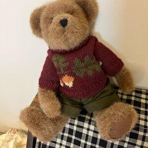 2 Stuffed Bears excellent condition